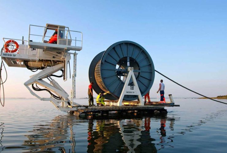 كابلات الانترنت البحرية