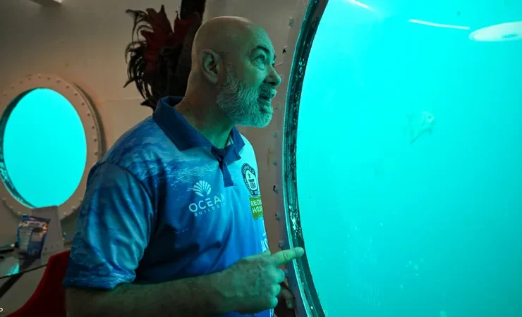 كبسولة تحت الماء