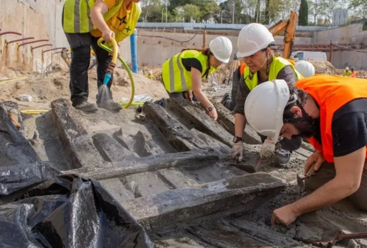 اكتشاف سفينة أثرية عمرها 400 عام تحت شوارع برشلونة يفتح نافذة جديدة على تاريخ المدينة البحري