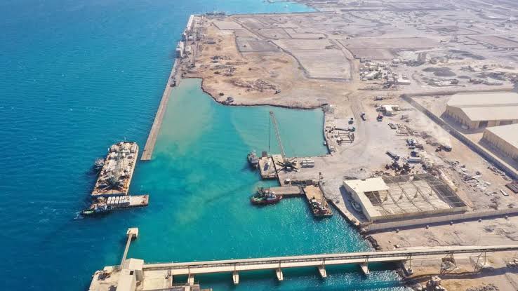 أعلنت شركة القناة للتوكيلات الملاحية عن تعديل مدة التعاقد لإدارة وتشغيل ساحتين في ميناء سفاجا، لتصبح عشر سنوات بدلًا من سبع سنوات كما كان مُقرراً سابقًا.