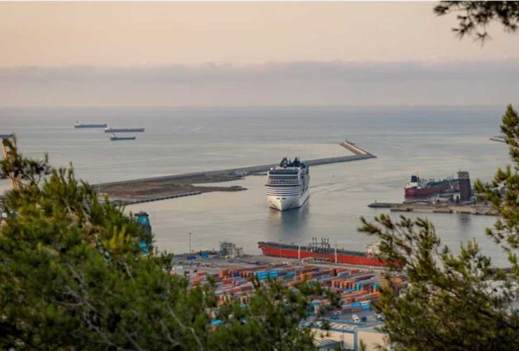 ميناء برشلونة