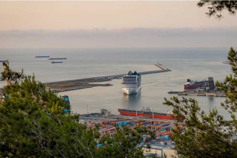 ميناء برشلونة