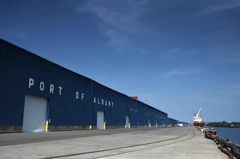 ميناء ألباني يستثمر في البنية التحتية لمواكبة متطلبات التجارة الحديثة