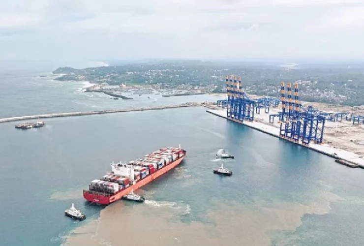 "Straits Orient Lines".. ميناء فيزينجام