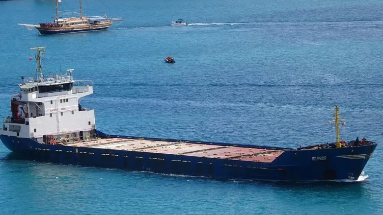 انفجار غامض يلحق أضرارًا بسفينة شحن في البحر الأسود