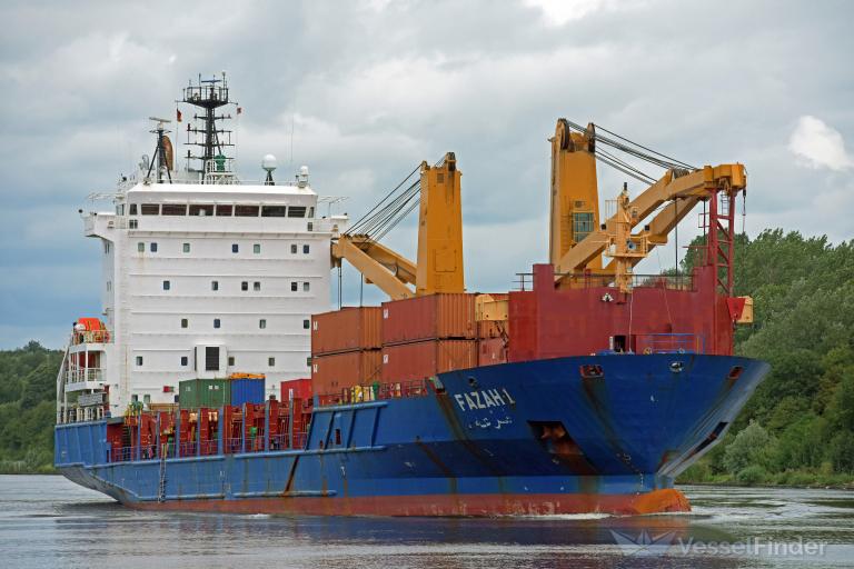 هيئة موانئ البحر الأحمر تعلن تداول 11 ألف طن بضائع و 728 شاحنة