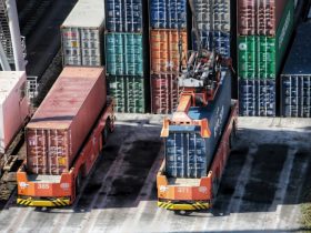 "راجاسا" والحرب التجارية.. ازدواجية الأزمة تشل موانئ آسيا وتدفع أسعار الشحن إلى أدنى مستوياتها منذ 2023