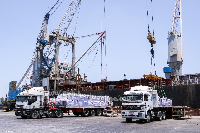 ميناء دمياط يدعم تطوير الكفاءات العربية ويحقق تداول 90 ألف طن بضائع