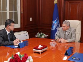 الفريق أسامة ربيع يبحث تطوير ترسانات قناة السويس مع شركة CSTC الصينية