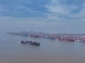 ميناء شنجهاي يسجل رقما قياسيا جديدا في مناولة الحاويات