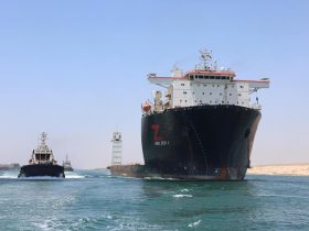 مضيق باب المندب يتنفس الصعداء.. عودة حذرة للملاحة وسط بحر من المخاطر المتربصة