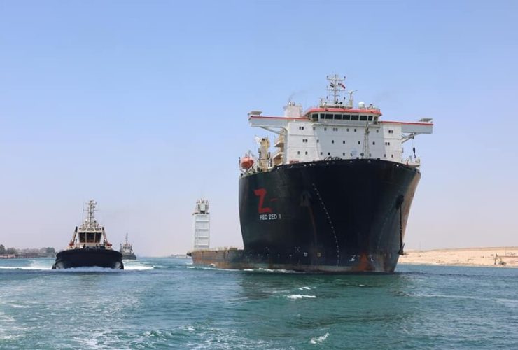 مضيق باب المندب يتنفس الصعداء.. عودة حذرة للملاحة وسط بحر من المخاطر المتربصة