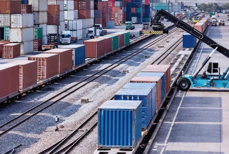 "جلفتينر" تفتتح أول مستودع حاويات بري في الشارقة لتعزيز مكانة الإمارات كمركز لوجستي عالمي