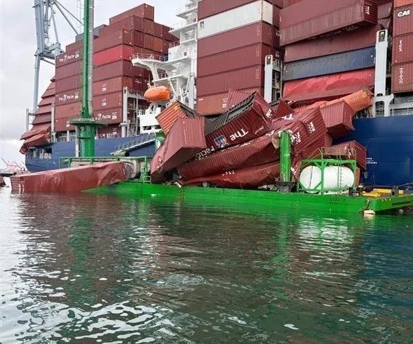 حادث ميناء لونج بيتش يلقي الضوء على مخاطر العمل.. الرئيس التنفيذي: "هذه الوظيفة بالغة الخطورة"