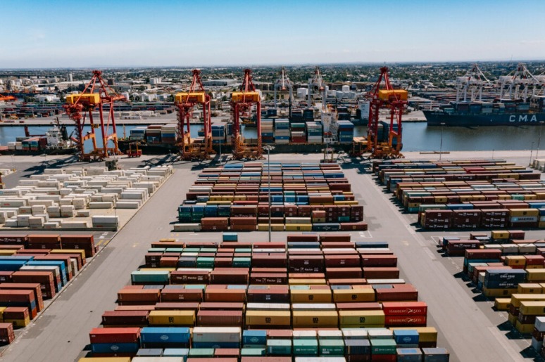 شحن الحاويات البحرية