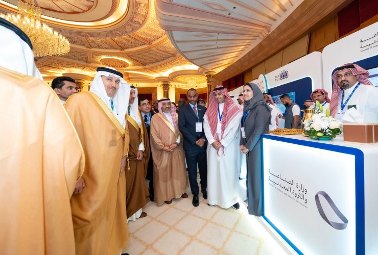 تقرير بأبرز فعاليات اليوم الأول.. 10 اتفاقيات و5 جلسات حوارية ترسم مستقبل الصناعة البحرية المستدامة