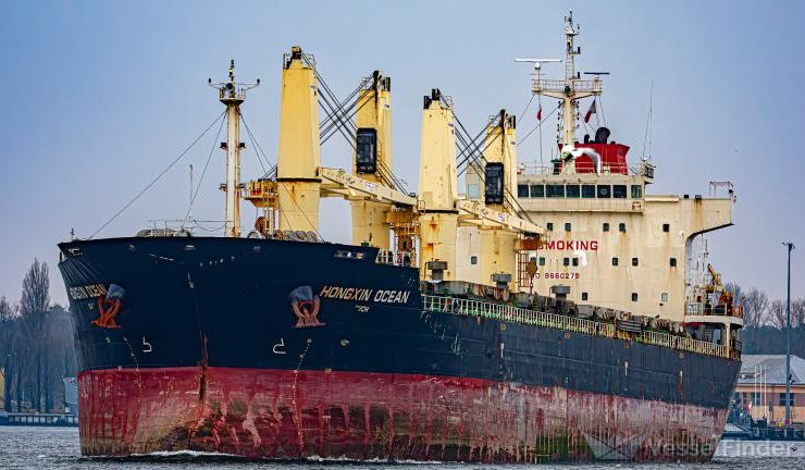 رقم قياسي في يوم واحد.. موانئ البحر الأحمر تتداول 70 ألف طن بضائع و636 شاحنة