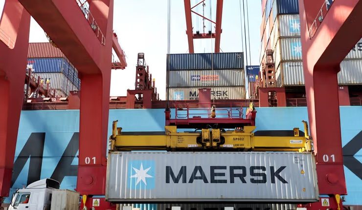 موانئ جنوب أفريقيا تتحدى العاصفة: إنجاز قياسي وسط رياح التجارة المعاكسة