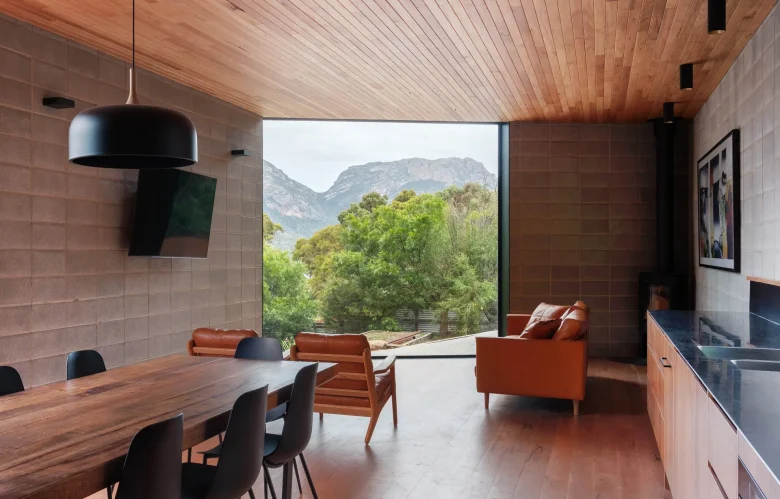 الخيار المعماري الأمثل.. منزل حاوية شحن في تسمانيا يحصل على ترقية معمارية