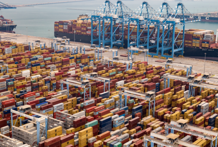 ميناء خليفة يحقق إنجازاً عالمياً بالصعود إلى المركز 39 ضمن أفضل 100 ميناء لعام 2025