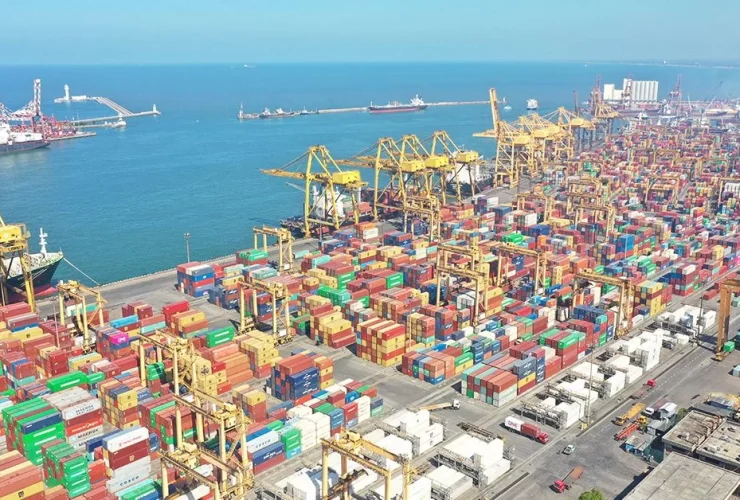 ميناء كولومبو يحقق قفزة نوعية في 2025: نمو 5.7% في حجم الحاويات وسط هيمنة الشحن العابر وزيادة 13.7% في الحركة المحلية