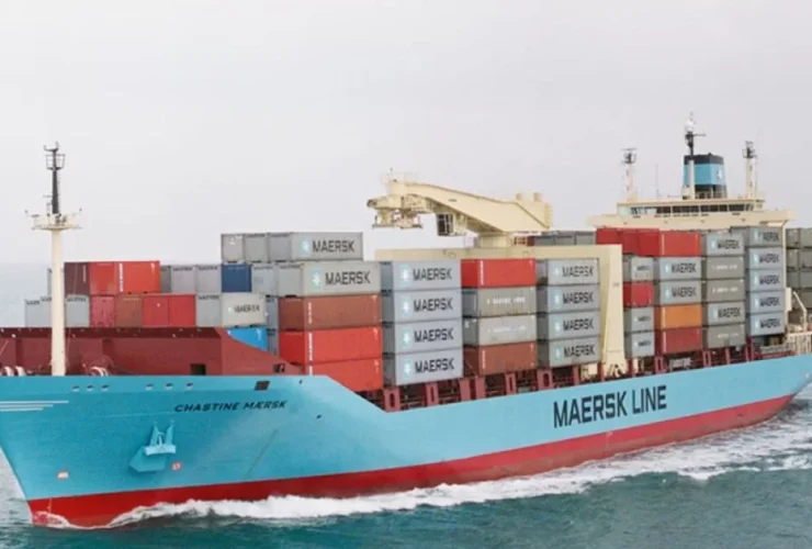 "ميرسك" تغير علم سفينتين إلى الهندي: عمالقة الشحن يتسابقون للاستثمار في "جيفت سيتي" كمركز بحري عالمي