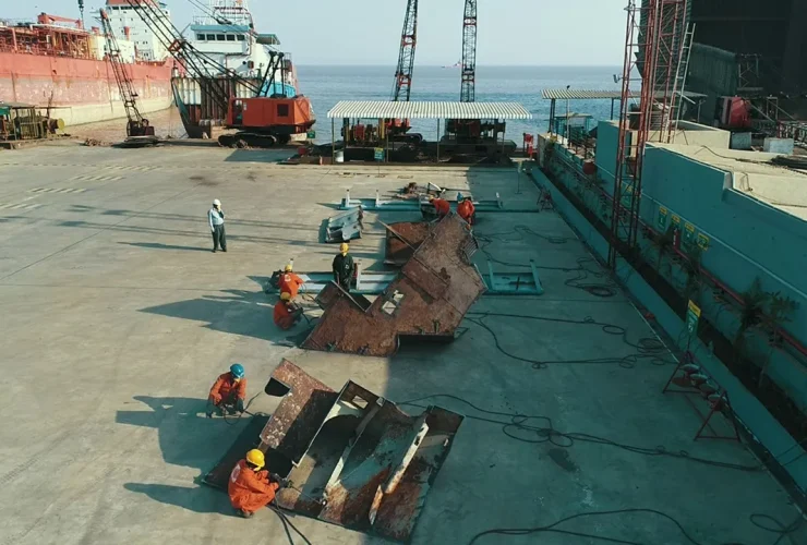 تحذير "بيمكو": أزمة إعادة التدوير تلوح في الأفق لسفن الحاويات القديمة