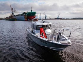 قفزة لاتفية في بناء السفن: ميناء ريجا يستقبل "قاطع خدمة" متعدد الوظائف بقدرات عالمية