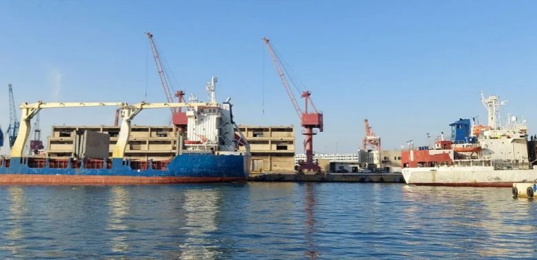 مجموعة موانئ دبي العالمية تبدأ العمليات في مرفأ طرطوس بموجب امتياز 30 عاما