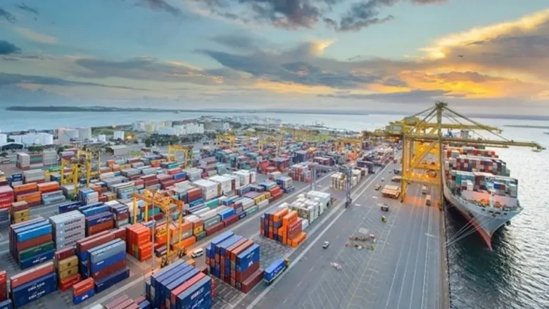 موانئ دبي العالمية تبدأ عملياتها التشغيلية رسميا في مرفأ طرطوس السوري