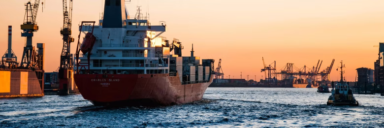 هل تنقذ "سفن البطاريات المساعدة" قطاع الشحن العالمي من الانبعاثات؟