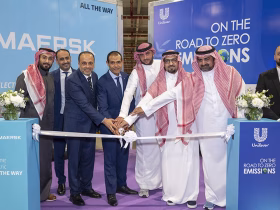 "ميرسك" و"يونيليفر" تطلقان أول شاحنة كهربائية للخدمات اللوجستية في السعودية